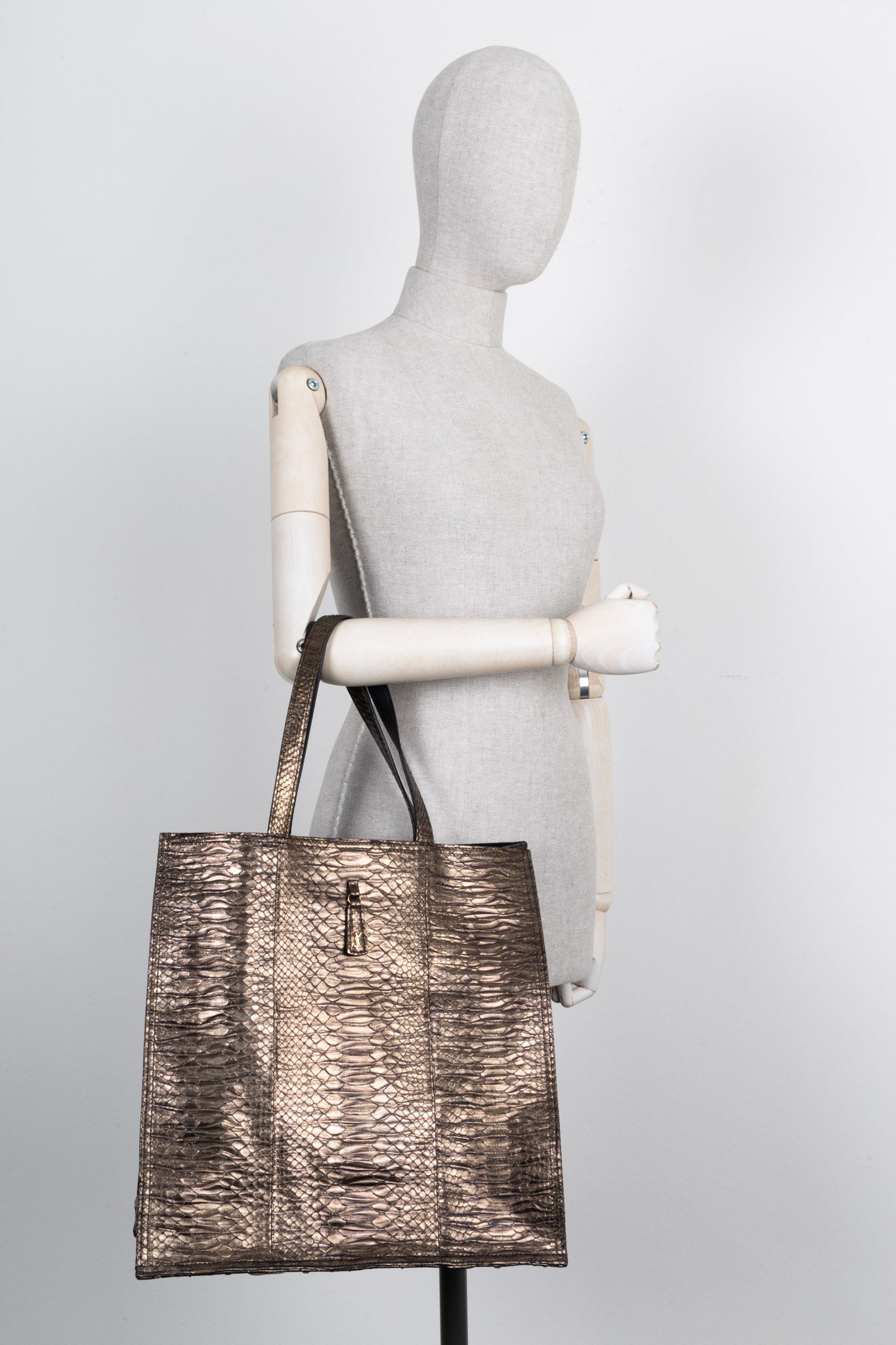 YSLのパイソンシガレットバッグ YSL Python Print Tote Bag Metallic – REAWAKE