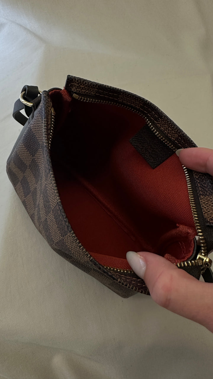 LOUIS VUITTON Trousse Make Up Pochette Damier Ebene
