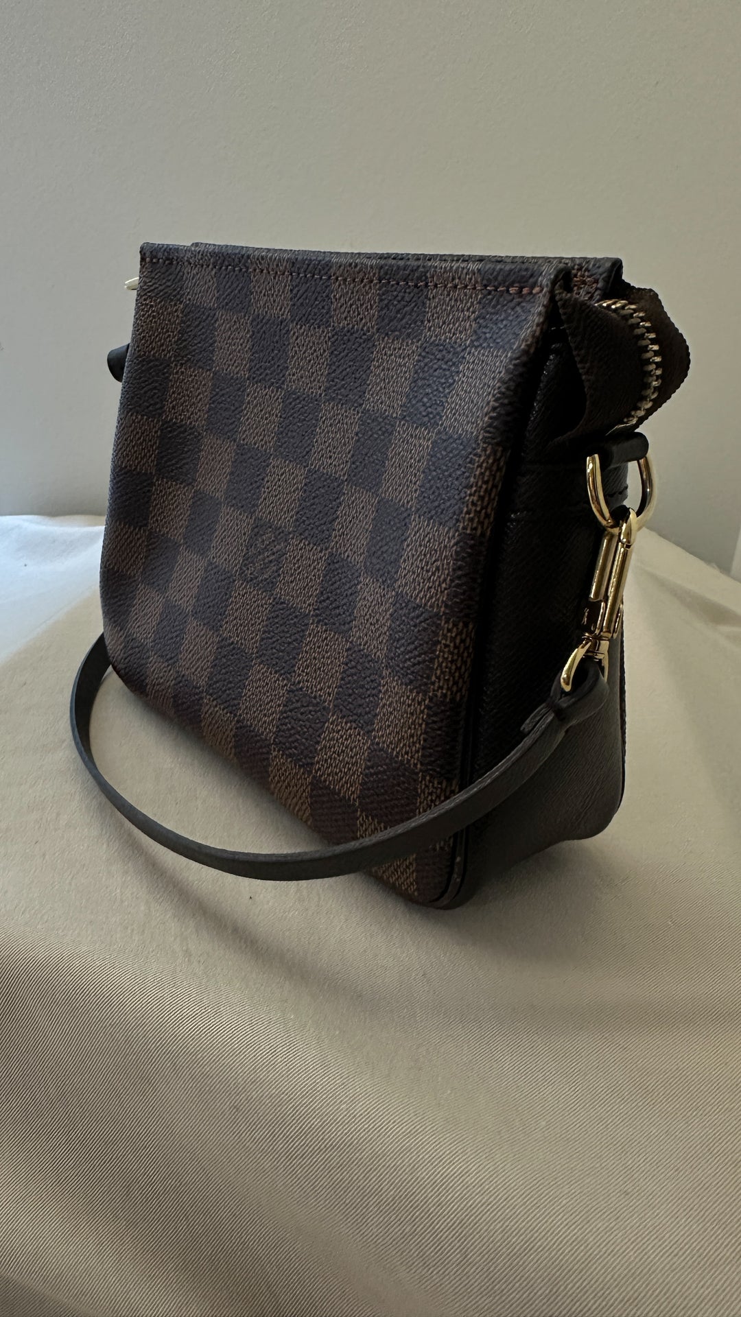 LOUIS VUITTON Trousse Make Up Pochette Damier Ebene