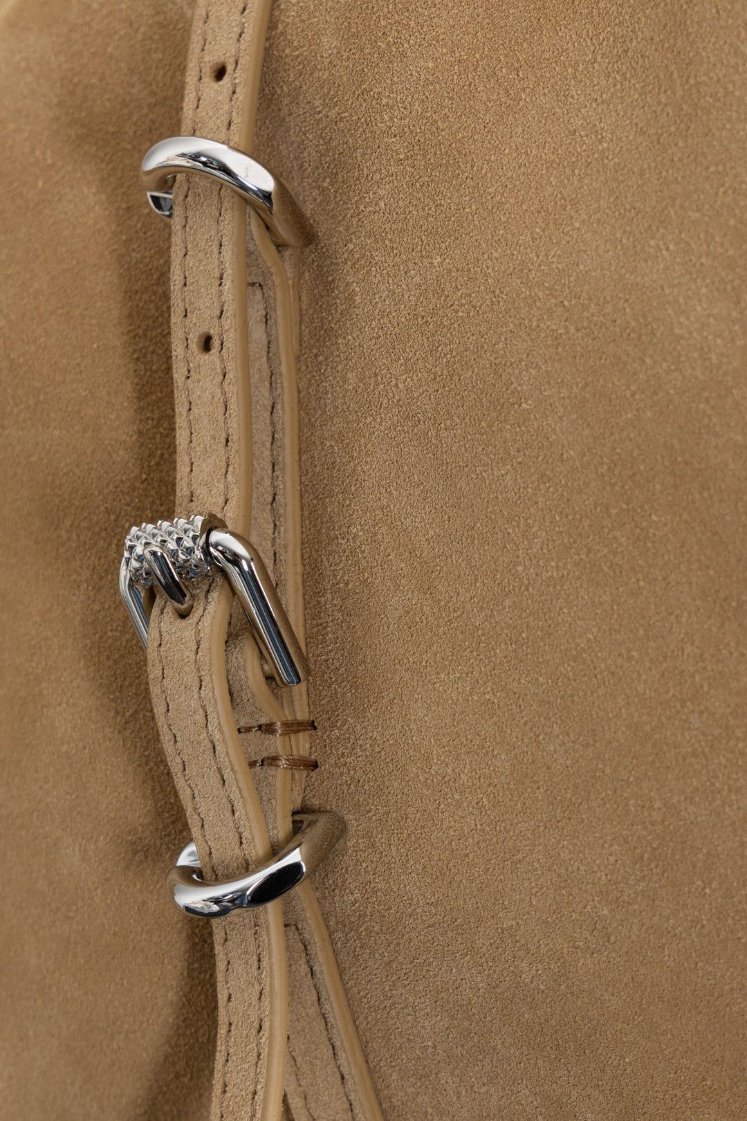 GIVENCHY Sac Voyou à chaîne moyen en daim beige