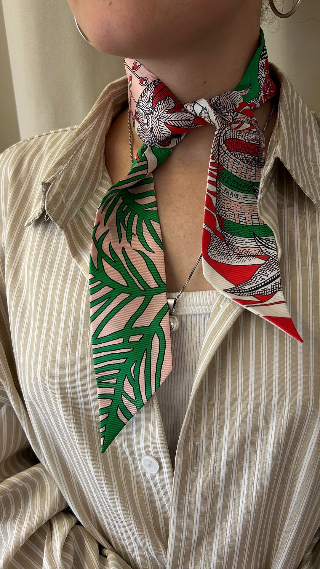 HERMÈS La Danse Des Amazones Twilly Rose Poudre Rouge Vert