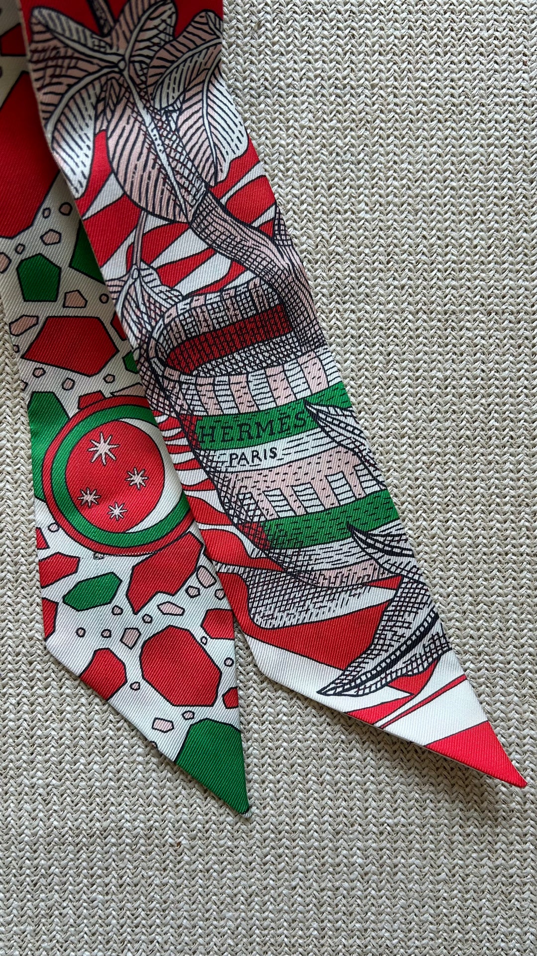 HERMÈS La Danse Des Amazones Twilly Rose Poudre Rouge Vert