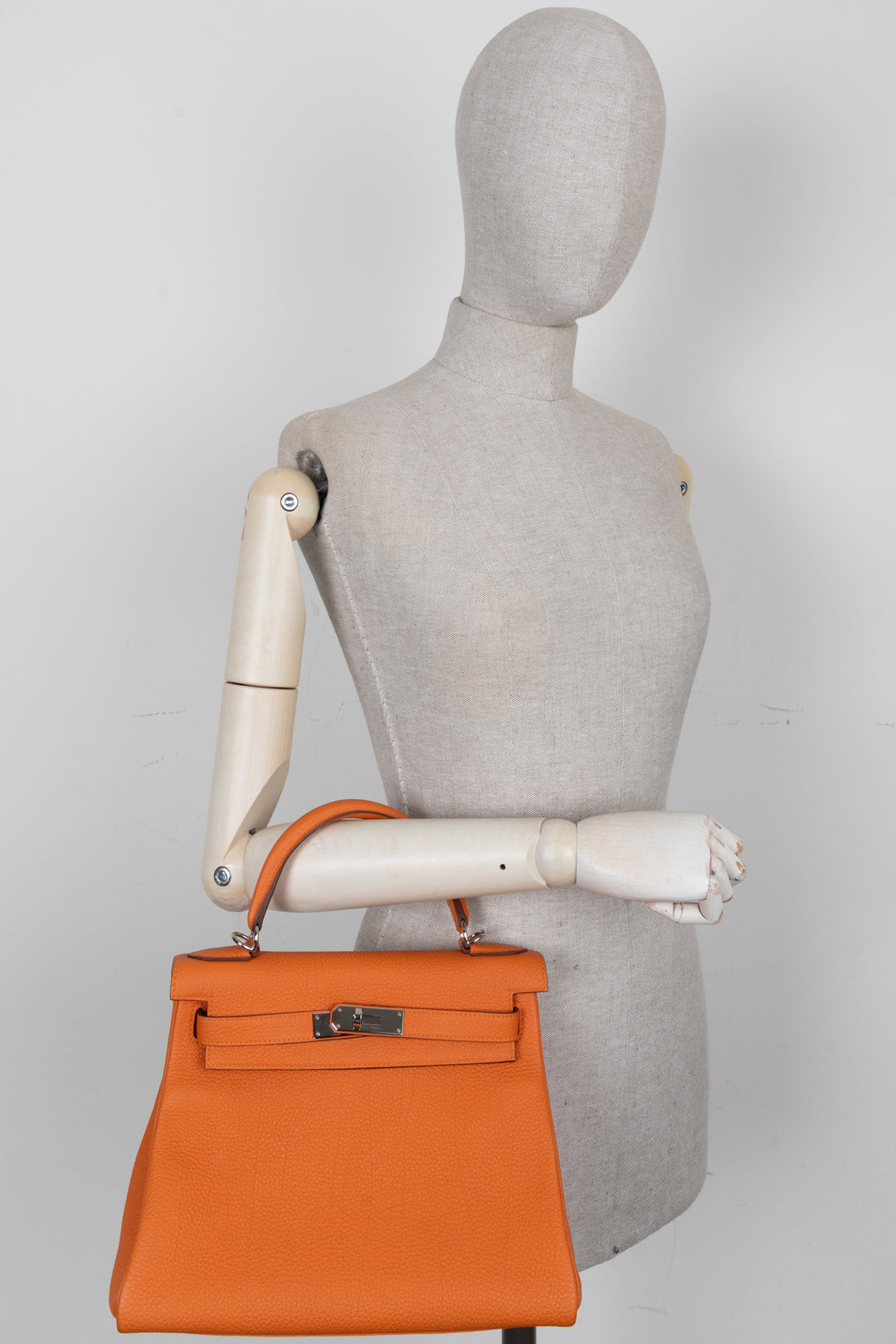 HERMÈS Kelly 28 Retourne Clemence Orange