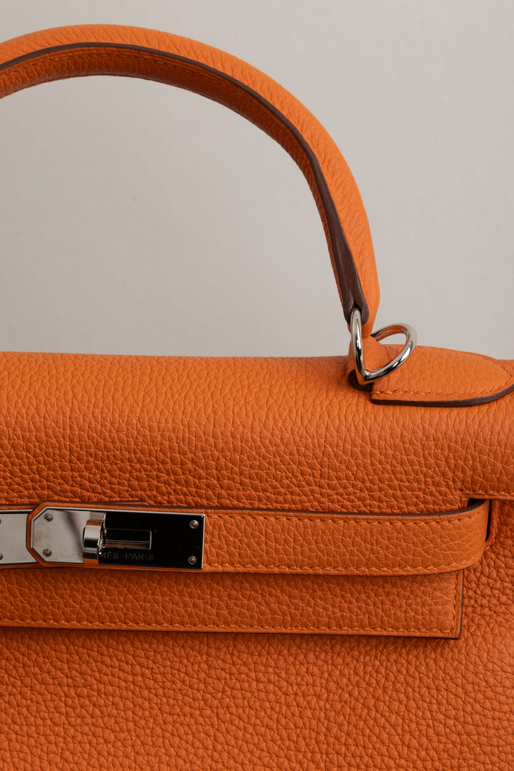 HERMÈS Kelly 28 Retourne Clemence Orange