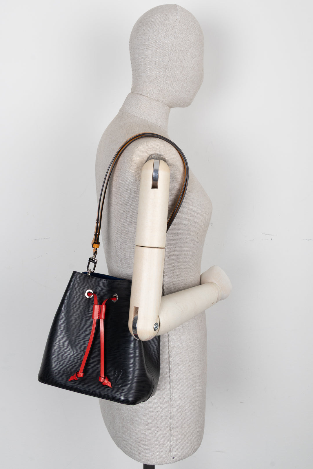 LOUIS VUITTON NeoNoe BB Epi Tricolor