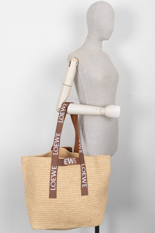 LOEWE Fold Shopper en raphia beige