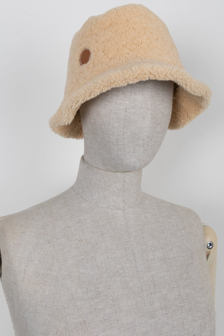 HERMÈS Shearling Bucket Hat Beige