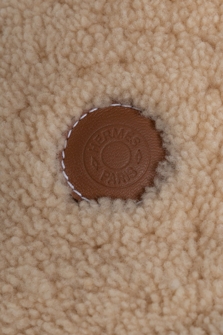 HERMÈS Shearling Bucket Hat Beige