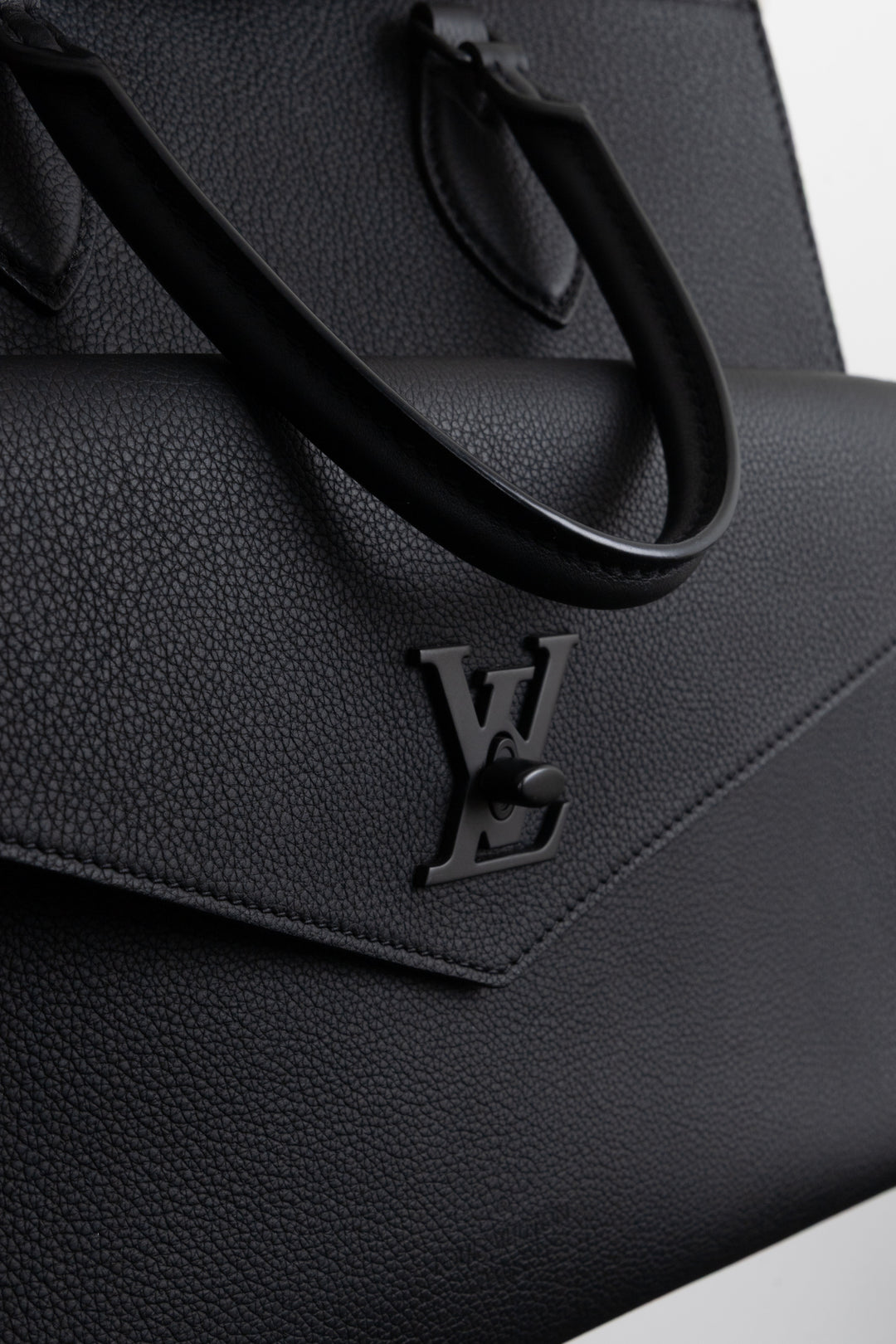 LOUIS VUITTON Lockme Tote Black