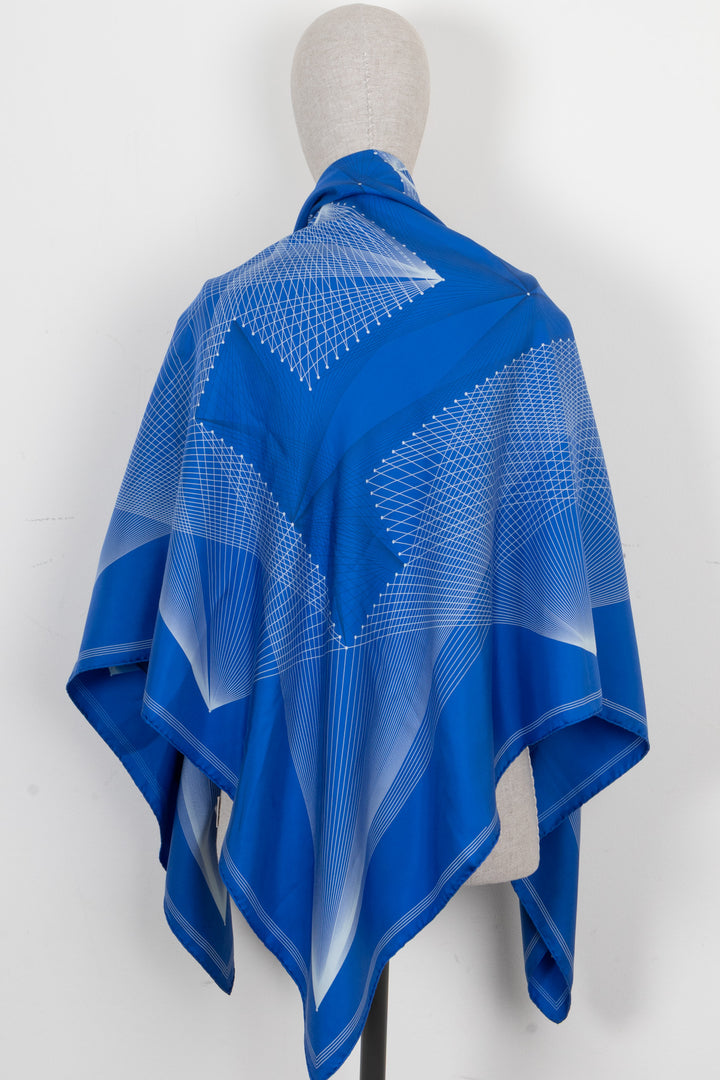 HERMÈS En Fil Carré 140 Silk Blue