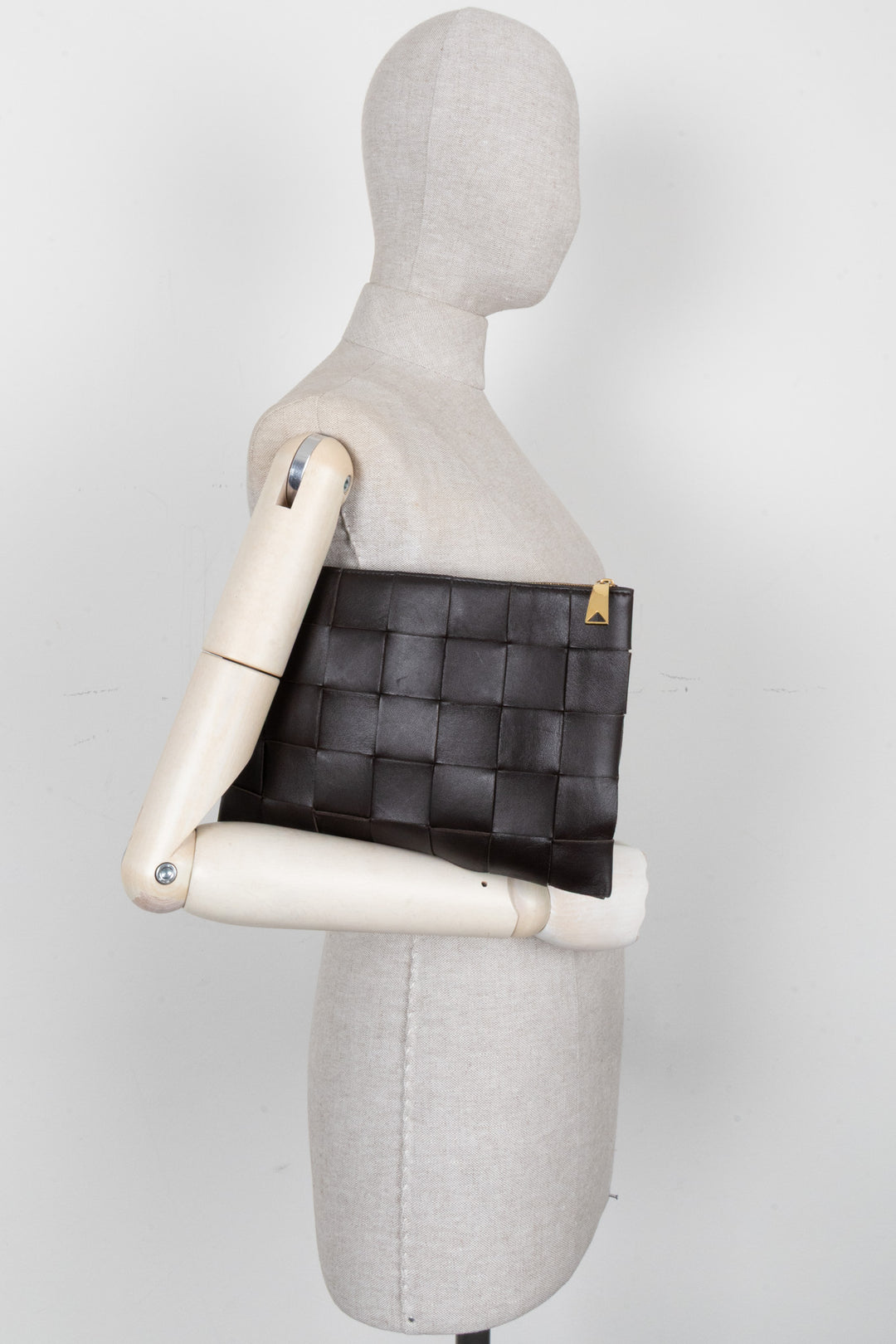 BOTTEGA VENETA Intrecciato Leather Pouch Fondant