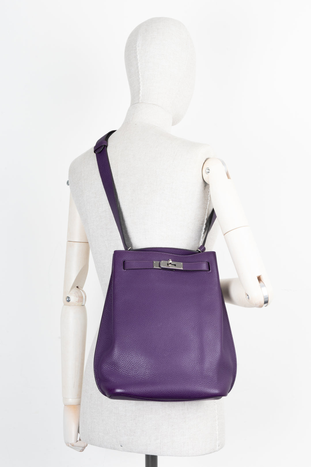HERMÈS So Kelly 22 Verso Clemence Ultra Violet