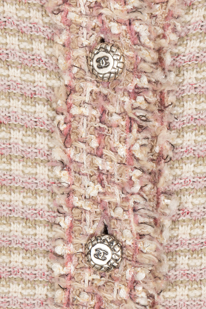 CHANEL 2006 Long cardigan en maille bouclée beige