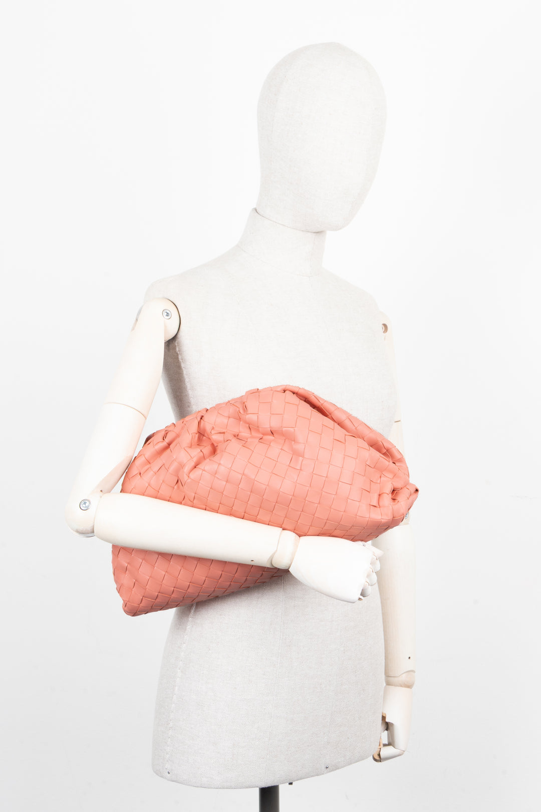 BOTTEGA VENETA The Pouch Intrecciato Salmon