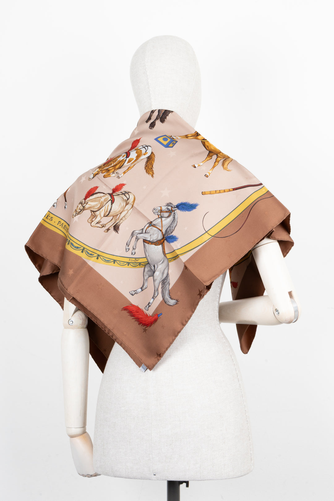 HERMÈS En Piste Carré Silk Brown