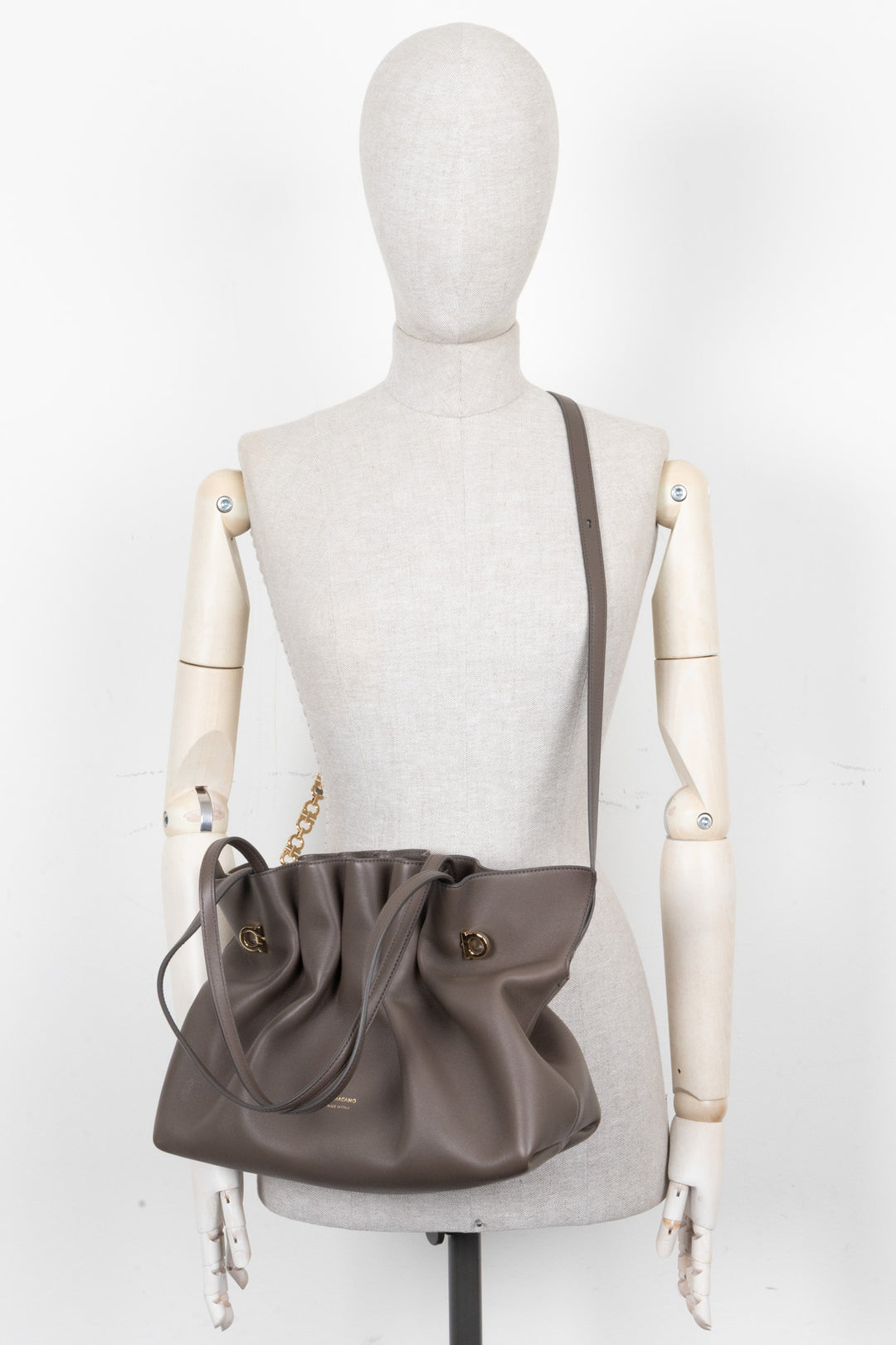 SALVATORE FERRAGAMO Soft Bag Étoupe