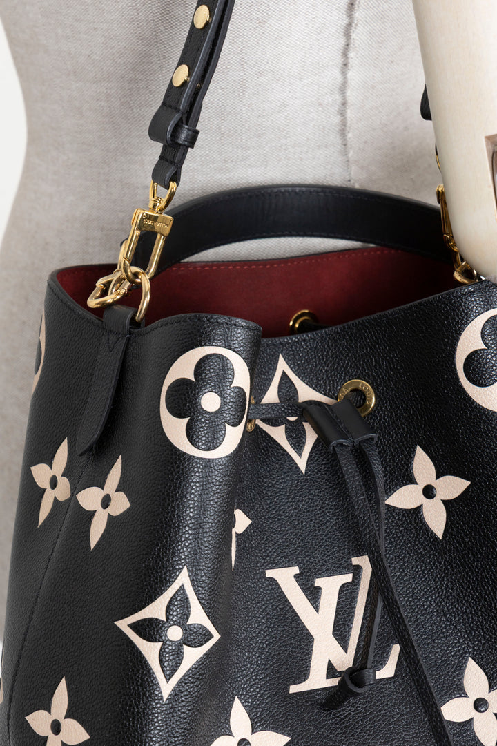 LOUIS VUITTON Néo Noé MM Cuir Empreinte Noir Beige