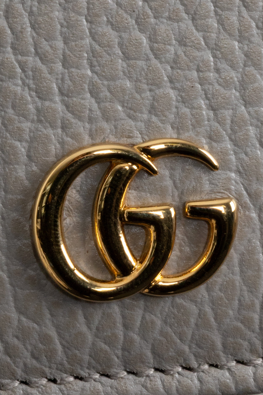GUCCI Portefeuille chaîne Marmont gris rosé