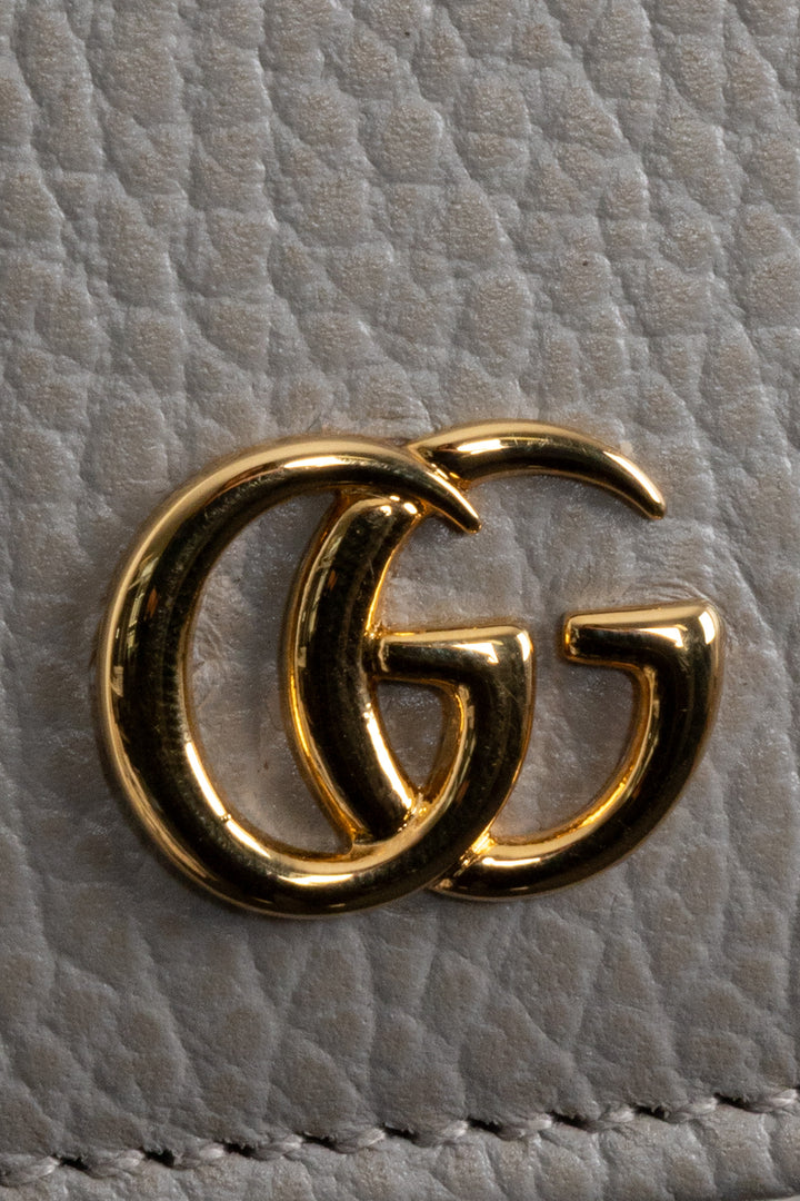 GUCCI Portefeuille chaîne Marmont gris rosé