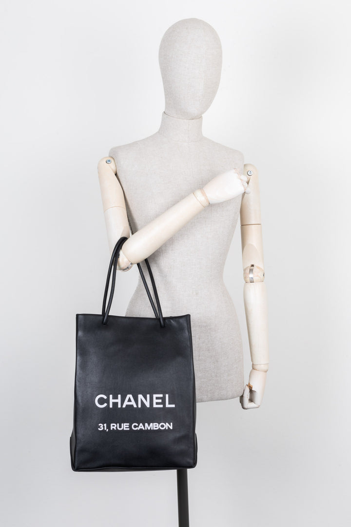 CHANEL Cabas Essential Rue Cambon Noir