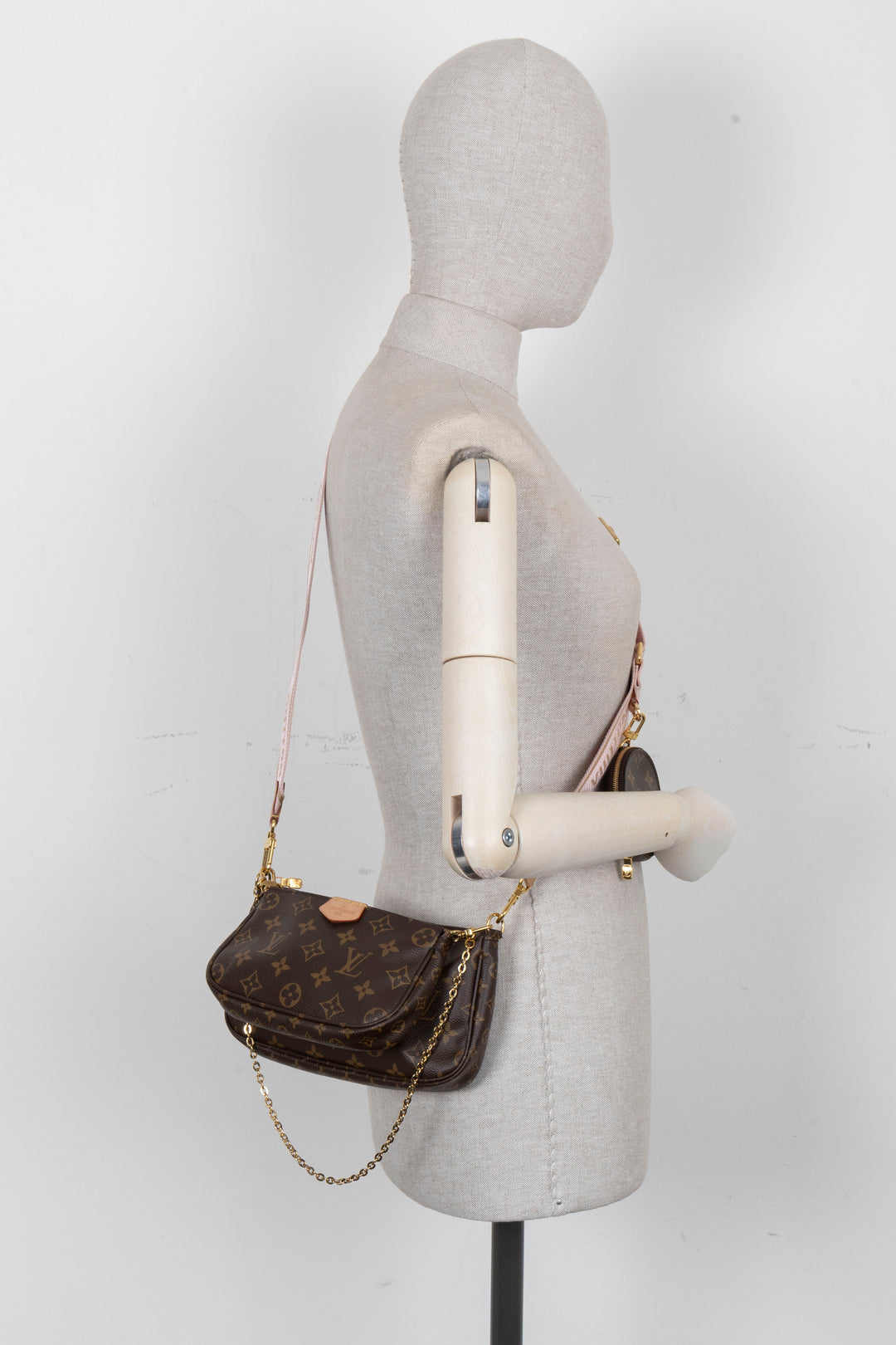 LOUIS VUITTON Multi Pochette Accessoires MNG