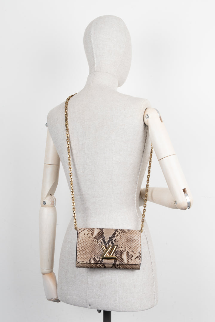 LOUIS VUITTON Twist Wallet On Chain