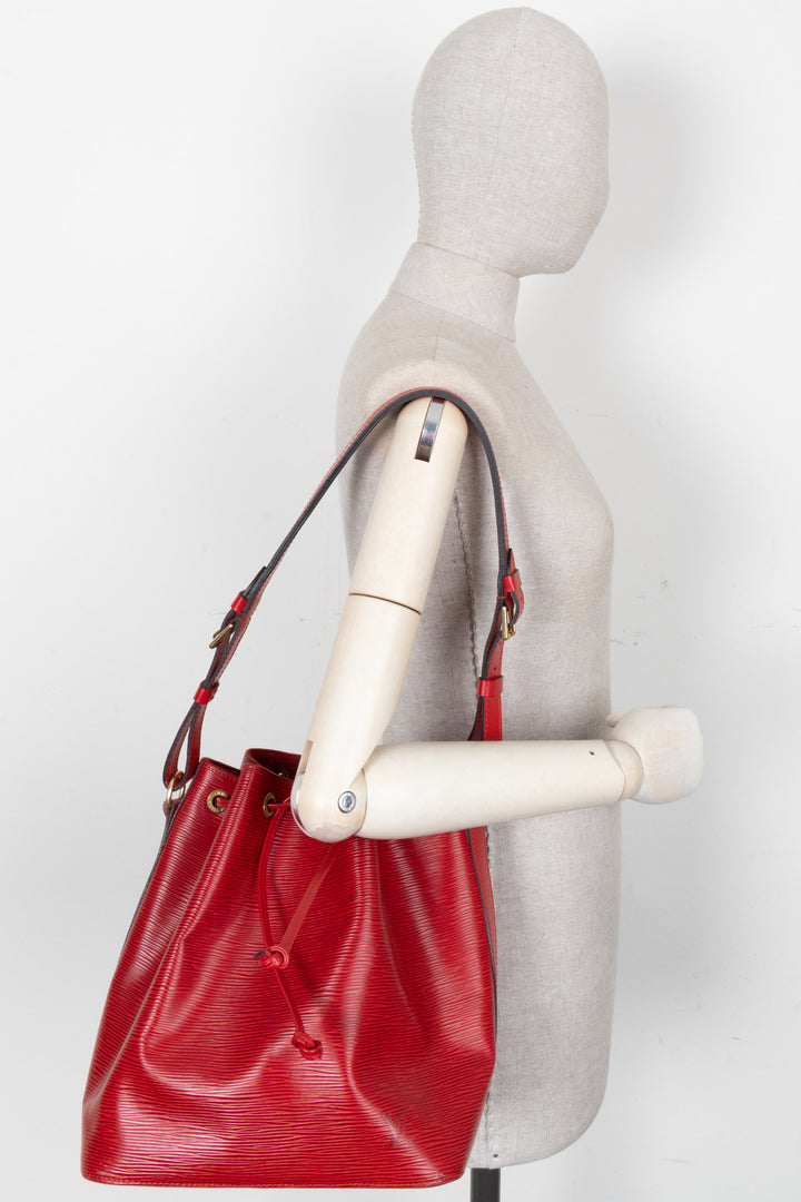LOUIS VUITTON Petit Sac Noe Epi Rouge