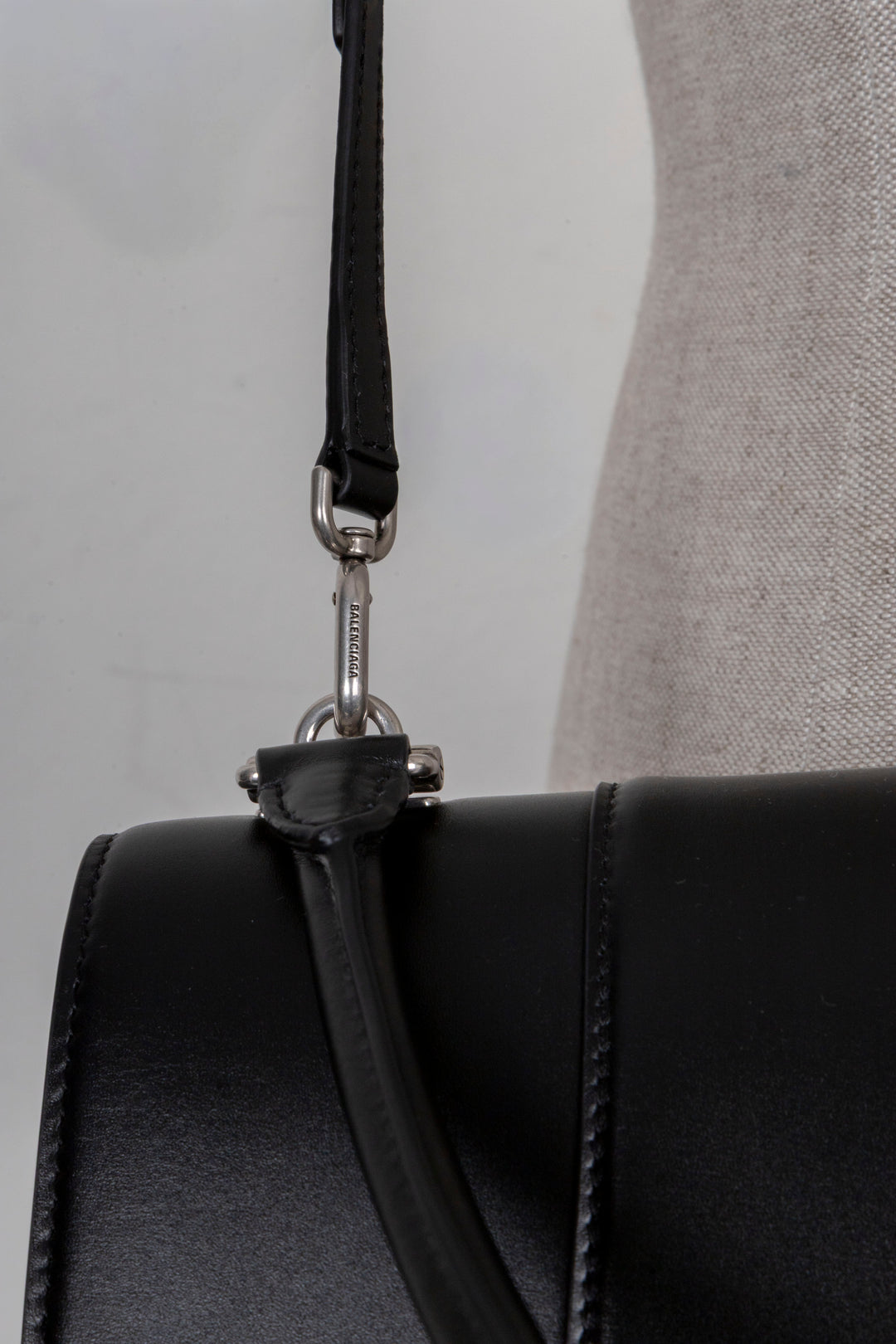 BALENCIAGA Hourglass Hinge Medium Black