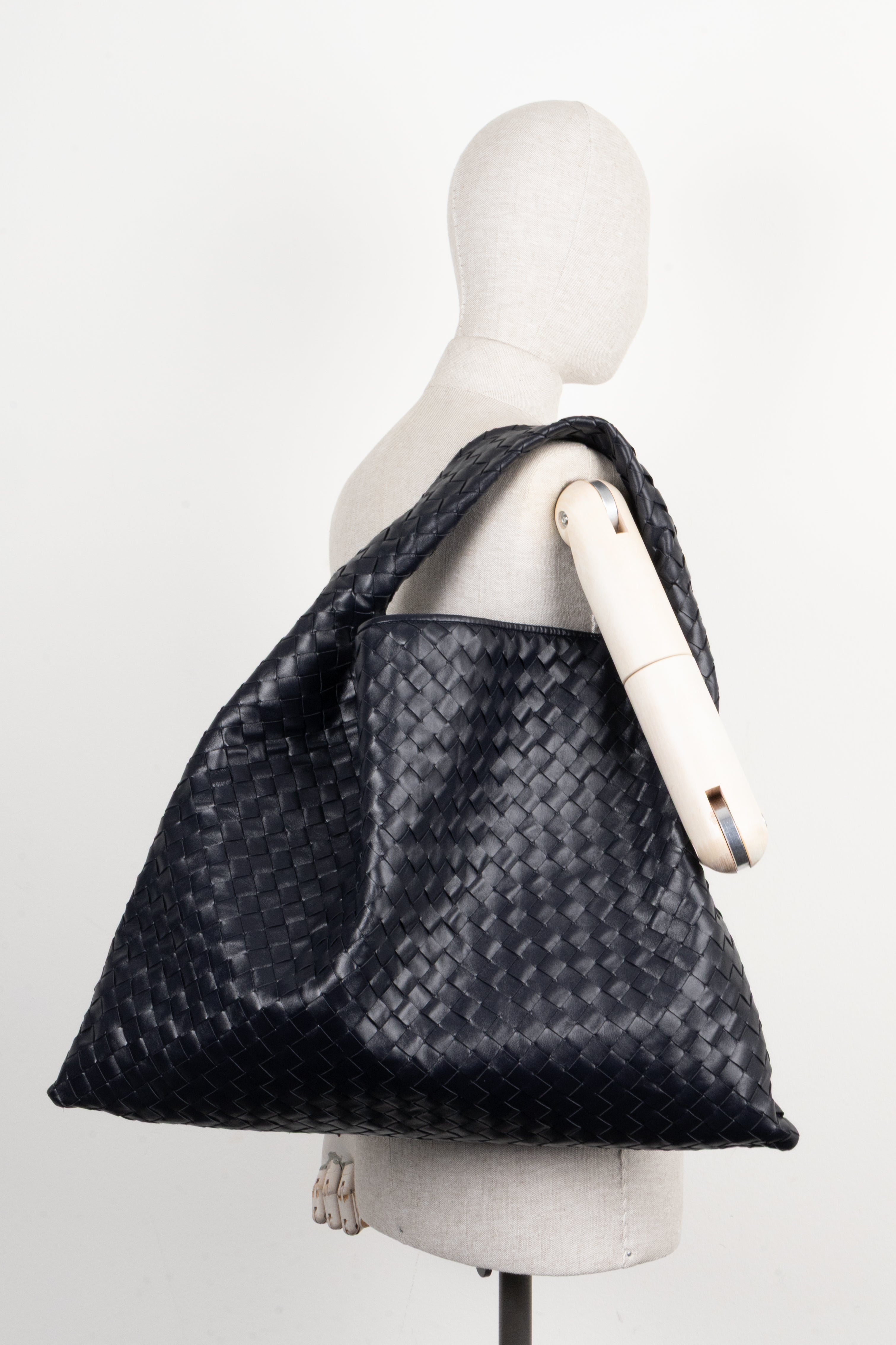 BOTTEGA VENETA Large Hop Tote Bag Intrecciato – REAWAKE