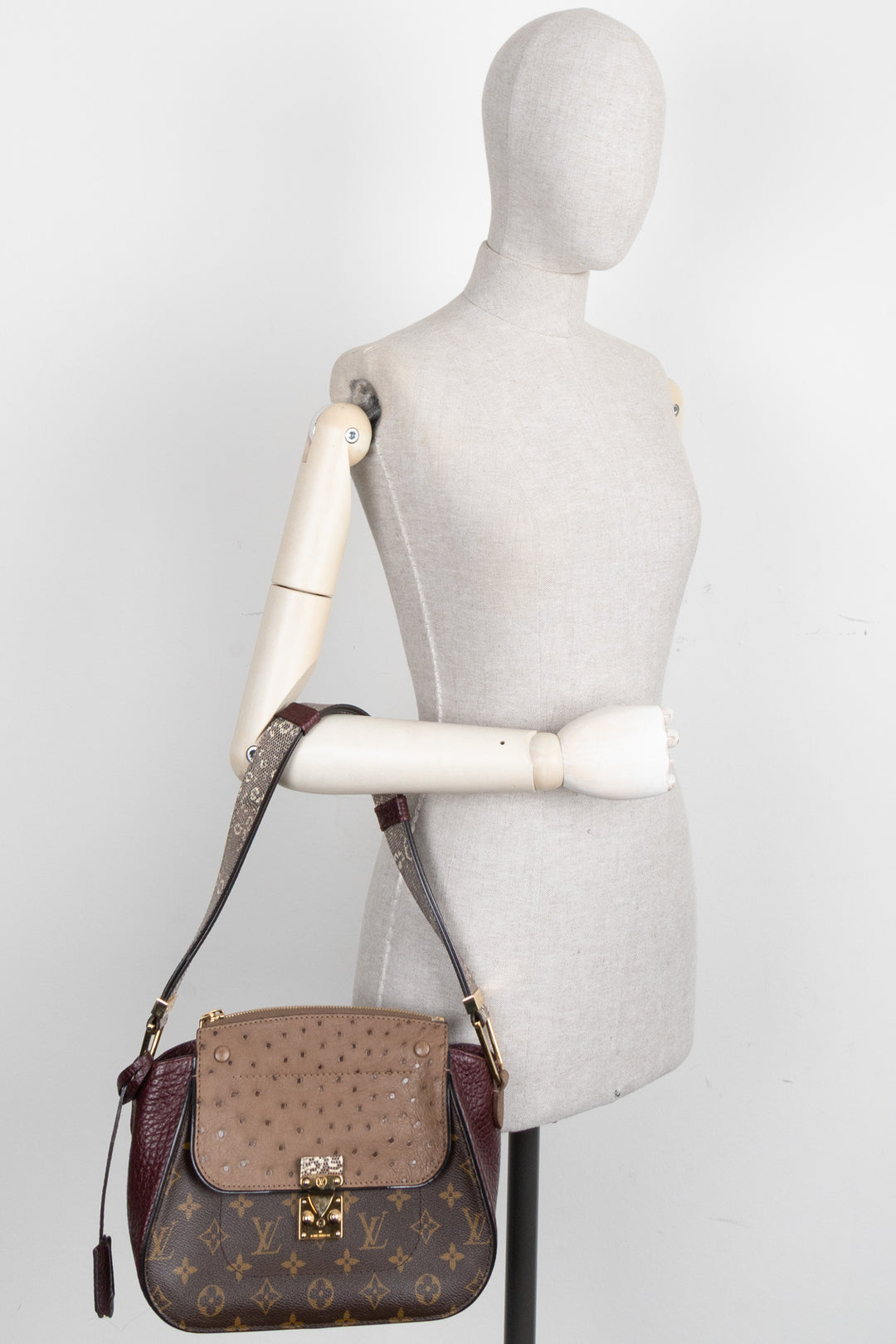LOUIS VUITTON Le Majestueux Exotic Shoulder Bag MNG