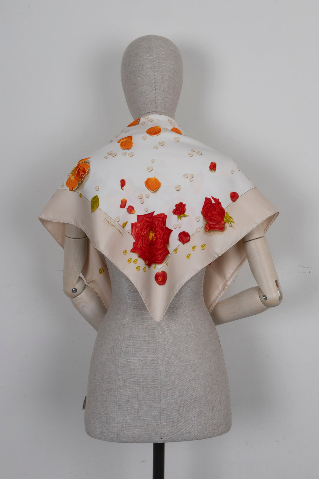 HERMÈS La Rosée Carré 90 Silk Beige White Red