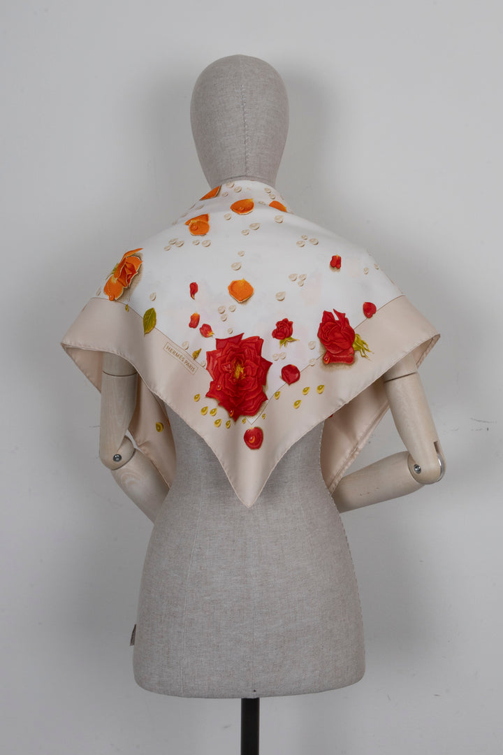 HERMÈS La Rosée Carré 90 Silk Beige White Red