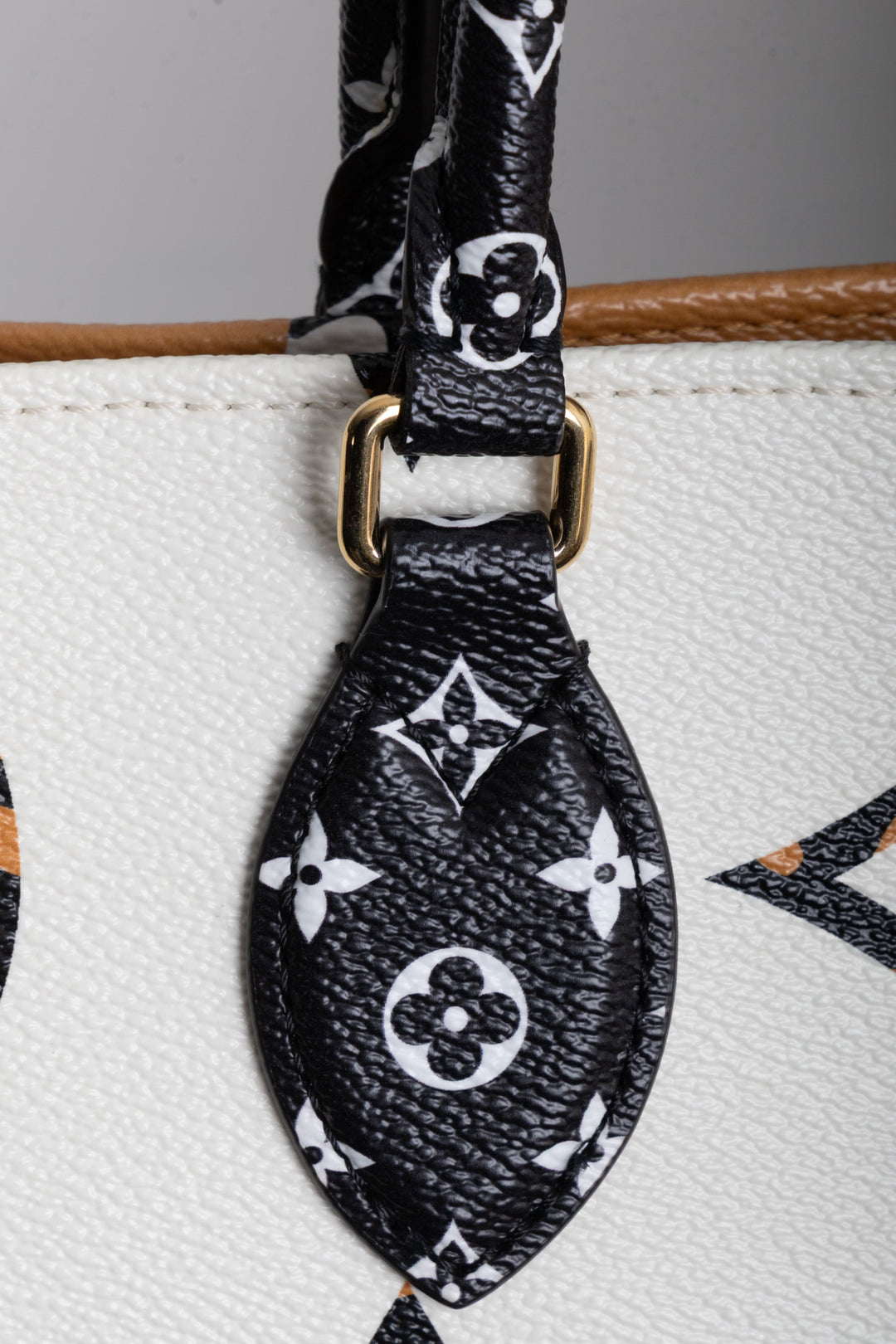 LOUIS VUITTON OnTheGo GM MNG Giant Jungle