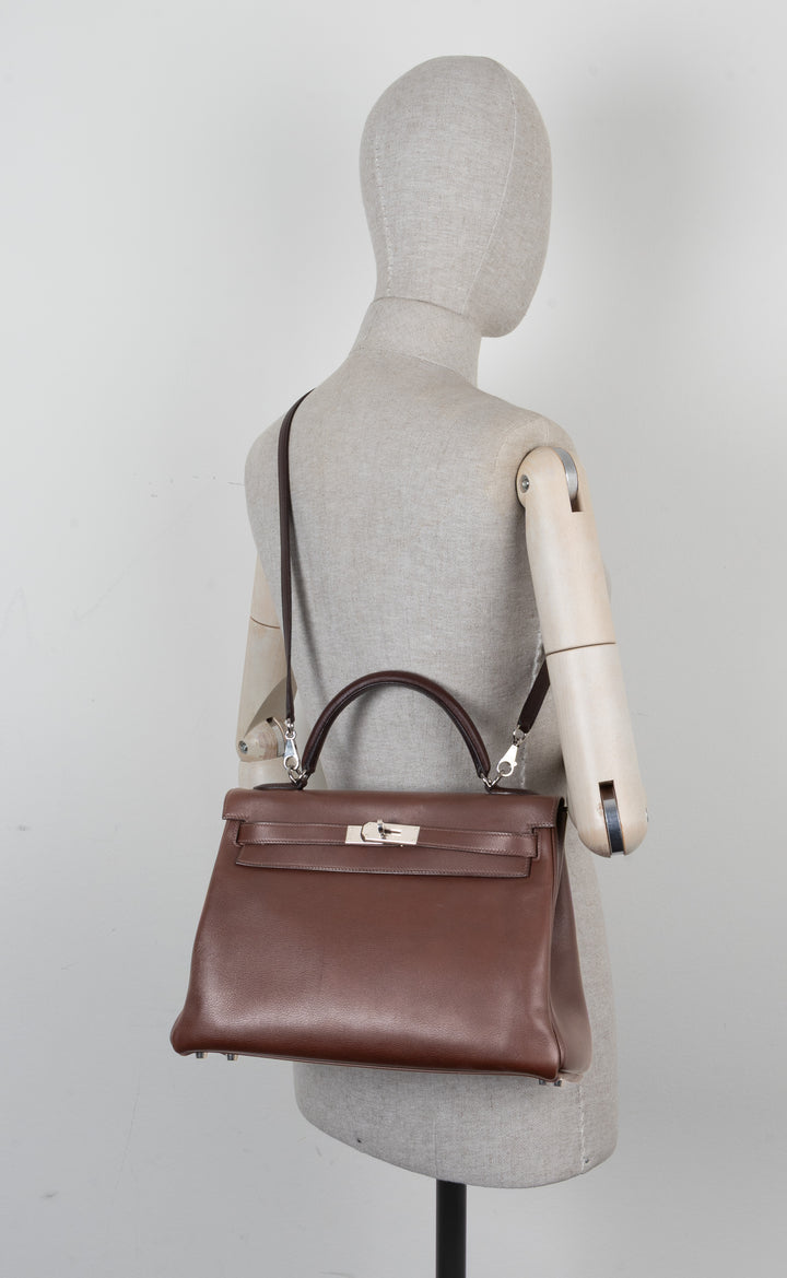 HERMÈS Kelly 32 Retourné Swift Chocolat