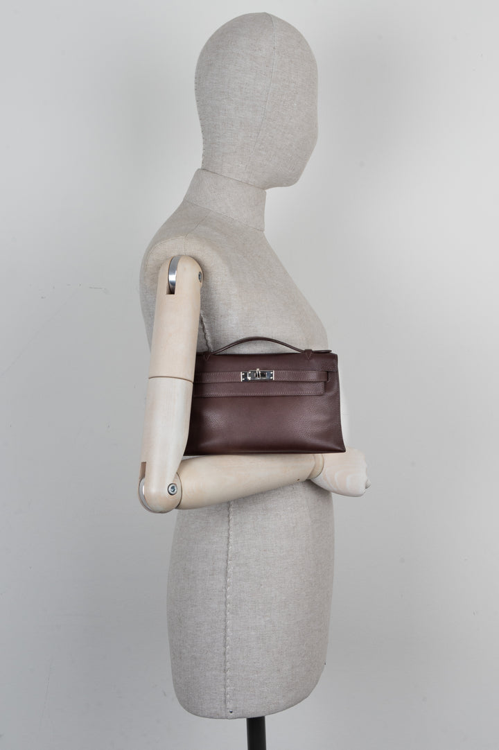 HERMÈS Kelly Pochette Evergrain Chocolat