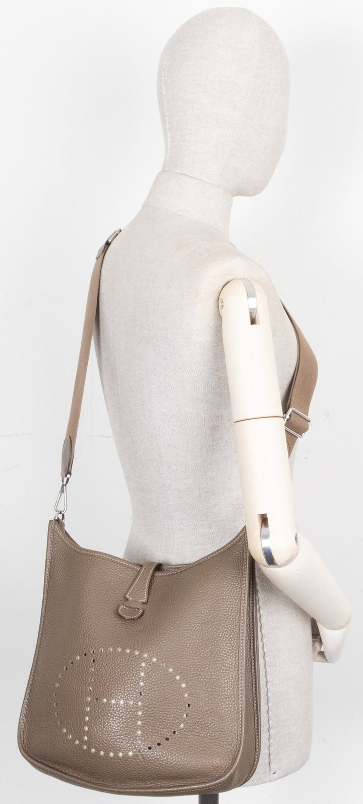 HERMÈS Evelyne III PM Clemence Etoupe