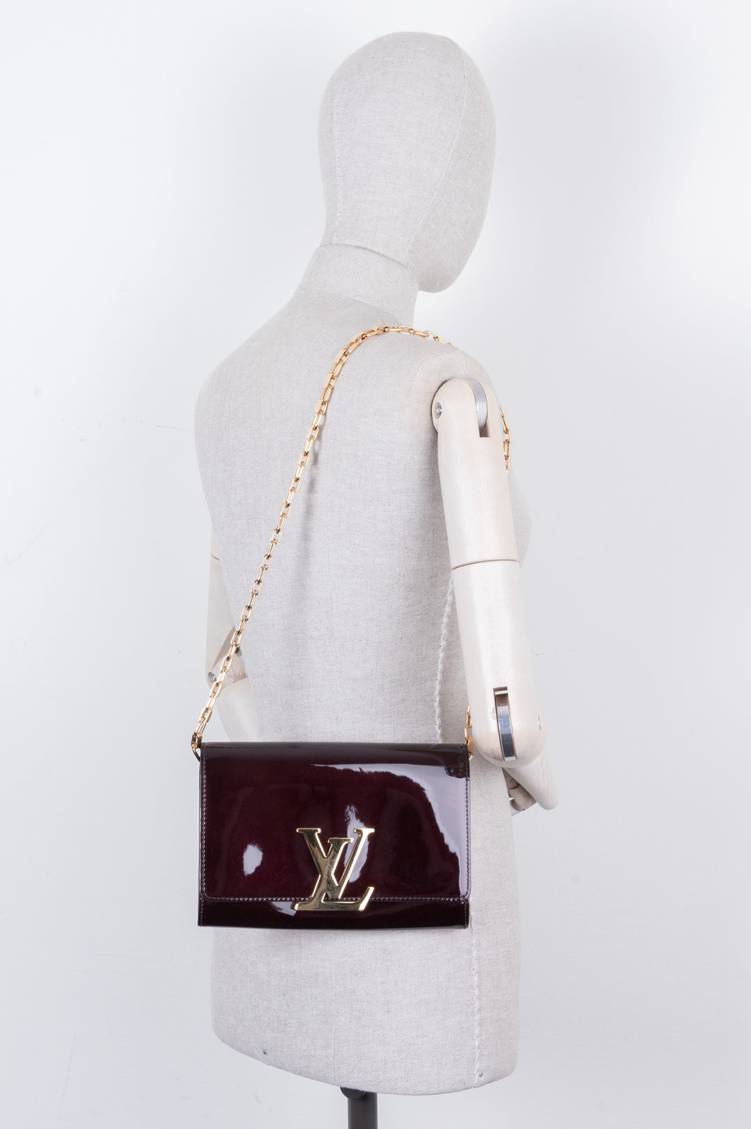LOUIS VUITTON Louise LV Chain Clutch Amaranthe Patent