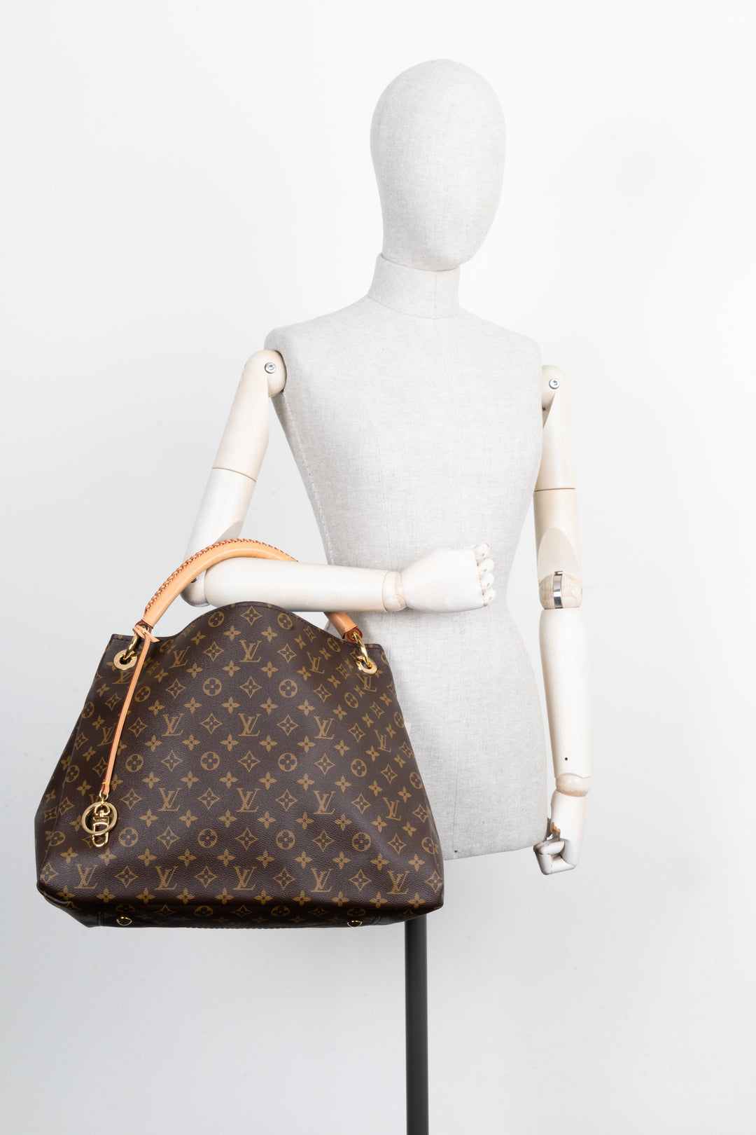 LOUIS VUITTON Artsy MM MNG Canvas