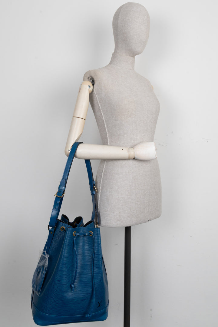 LOUIS VUITTON Grand Sac Noé Epi Blue