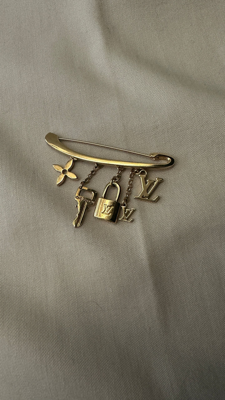 LOUIS VUITTON Pin Brooch Gold
