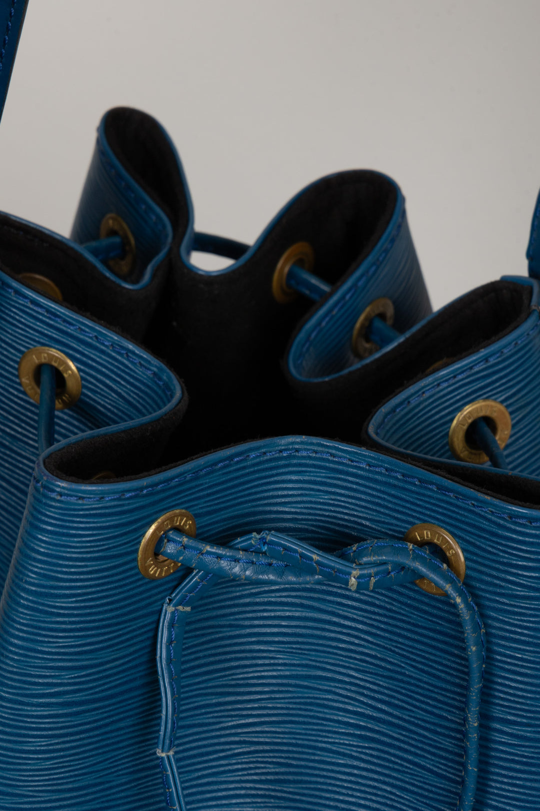 LOUIS VUITTON Grand Sac Noé Epi Blue