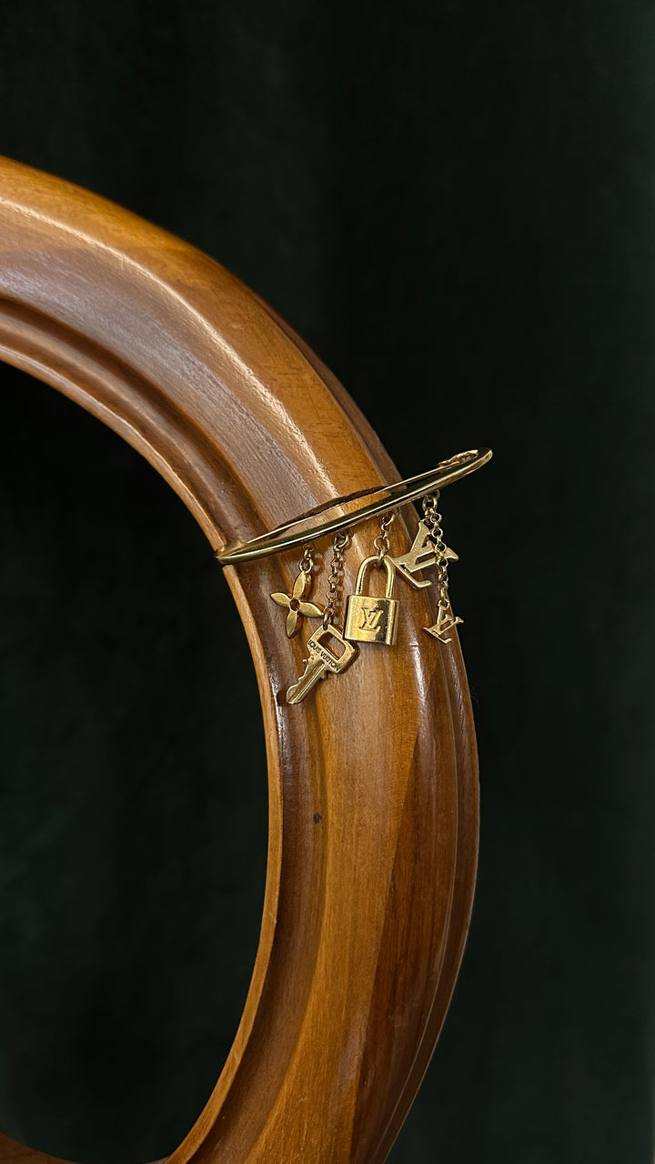 LOUIS VUITTON Pin Brooch Gold