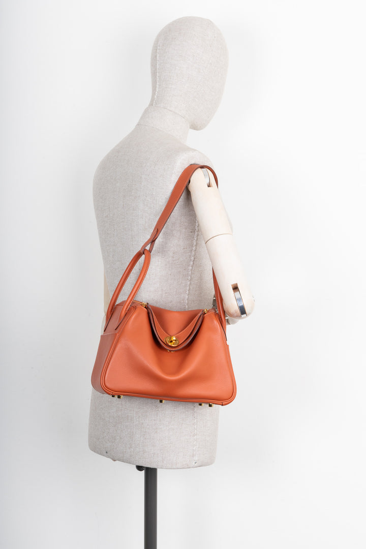 HERMÈS Lindy 26 Brick Orange