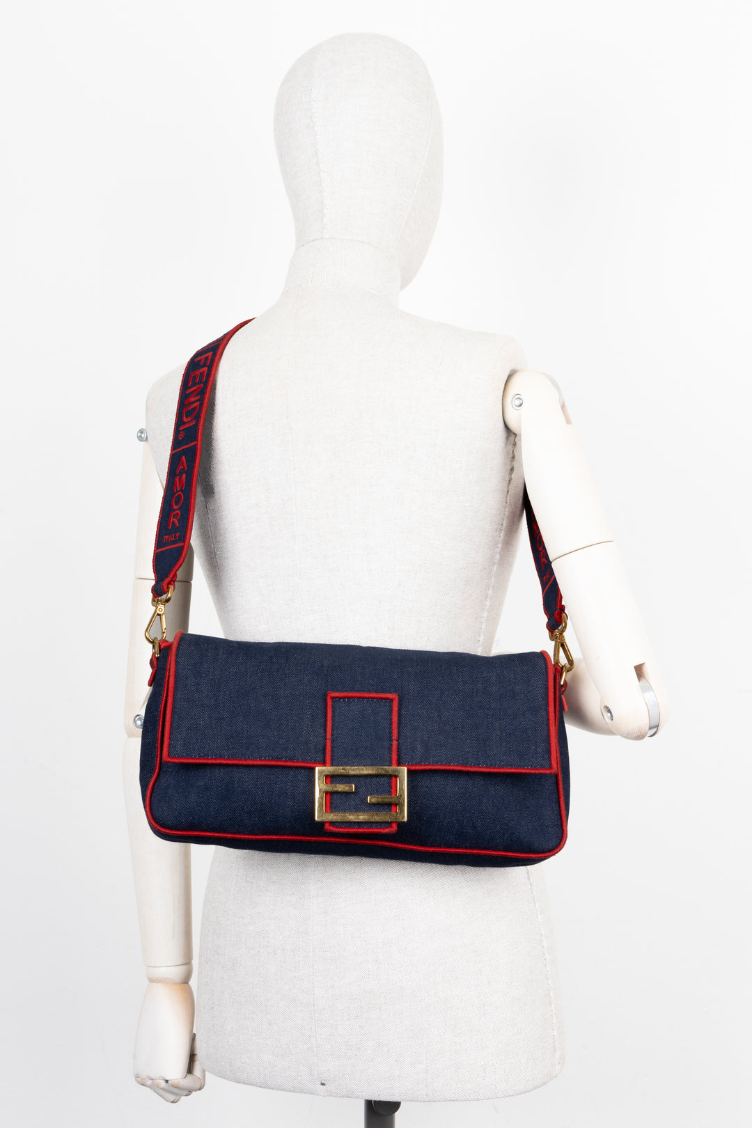 Grand sac bandoulière baguette FENDI Rouge denim