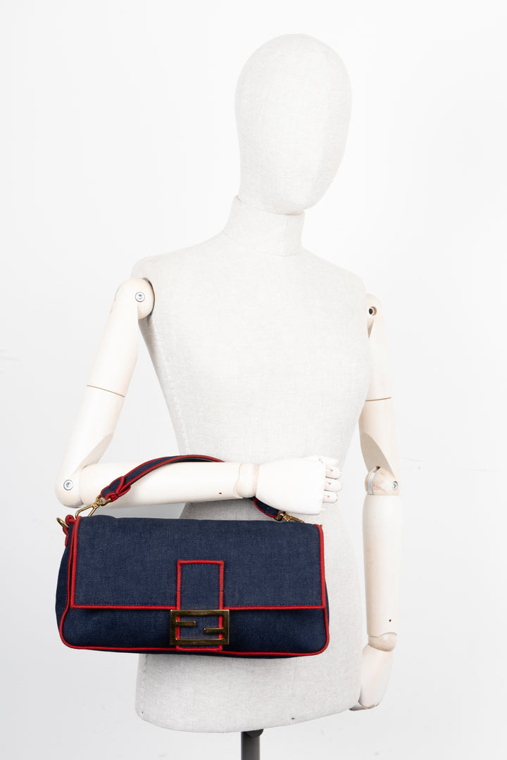 Grand sac bandoulière baguette FENDI Rouge denim