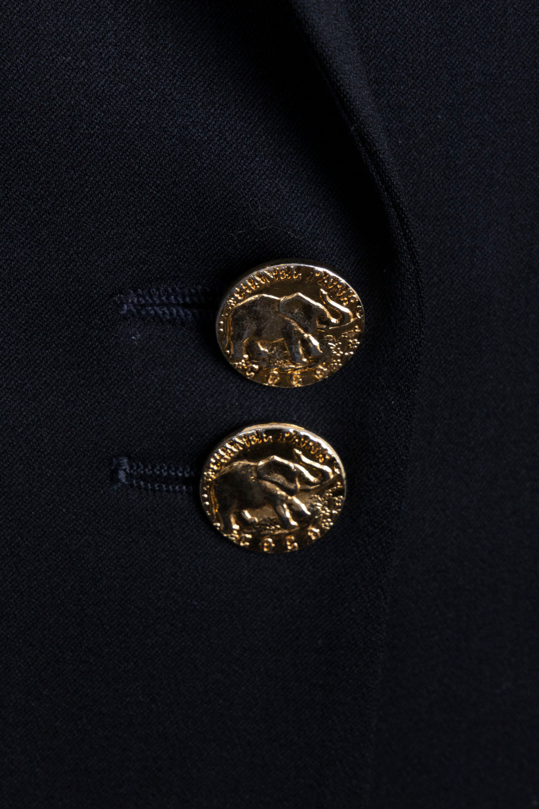 CHANEL Blazer queue-de-pie à deux boutons noir