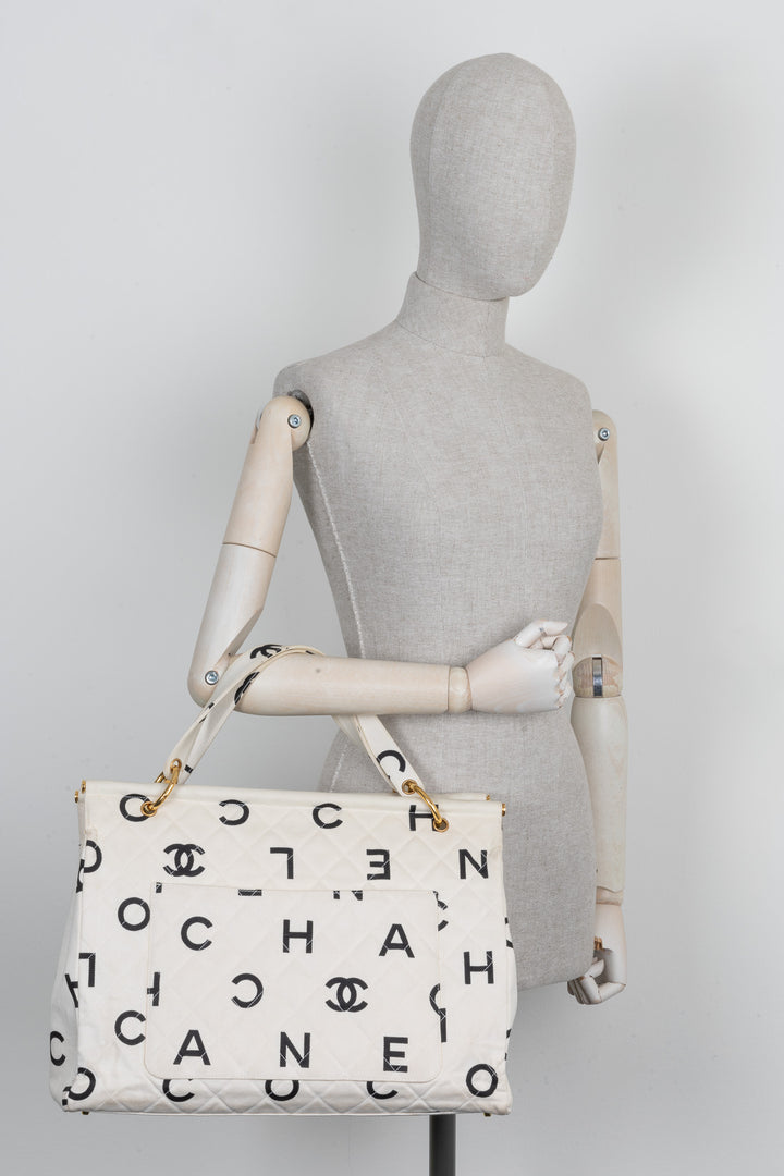 CHANEL Tote Bag Lettres Logo Blanc