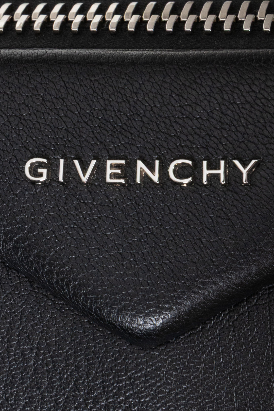 GIVENCHY Antigona Small en cuir grainé noir
