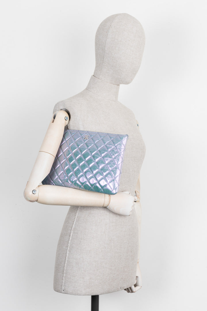 CHANEL O Case Pochette Irisé