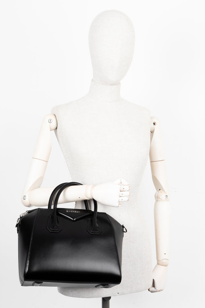 GIVENCHY Small Antigona Bag Leather Black